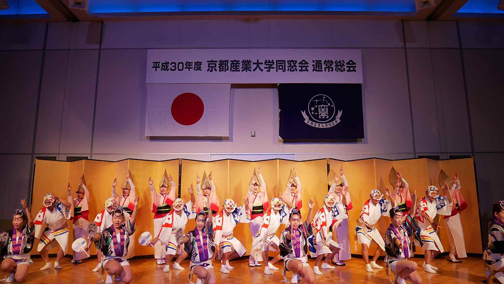 画像：「娯茶平」の皆様による阿波踊り
